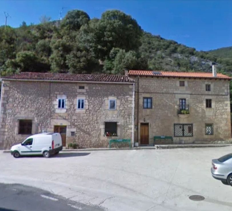 Vista exterior de Casa o xalet en venda en Merindad de Valdivielso amb Calefacció, Traster i Moblat