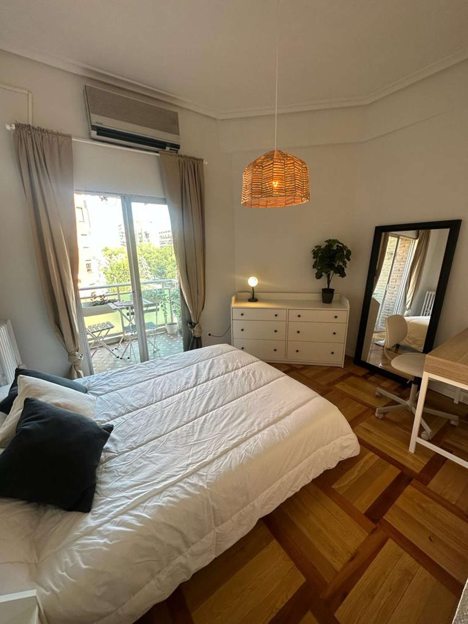 Bedroom of Flat to share in  Madrid Capital  with Air Conditioner, Heating and Terrace