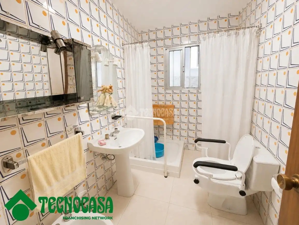 Baño de Casa o chalet en venta en La Puebla de Montalbán con Calefacción, Jardín privado y Terraza