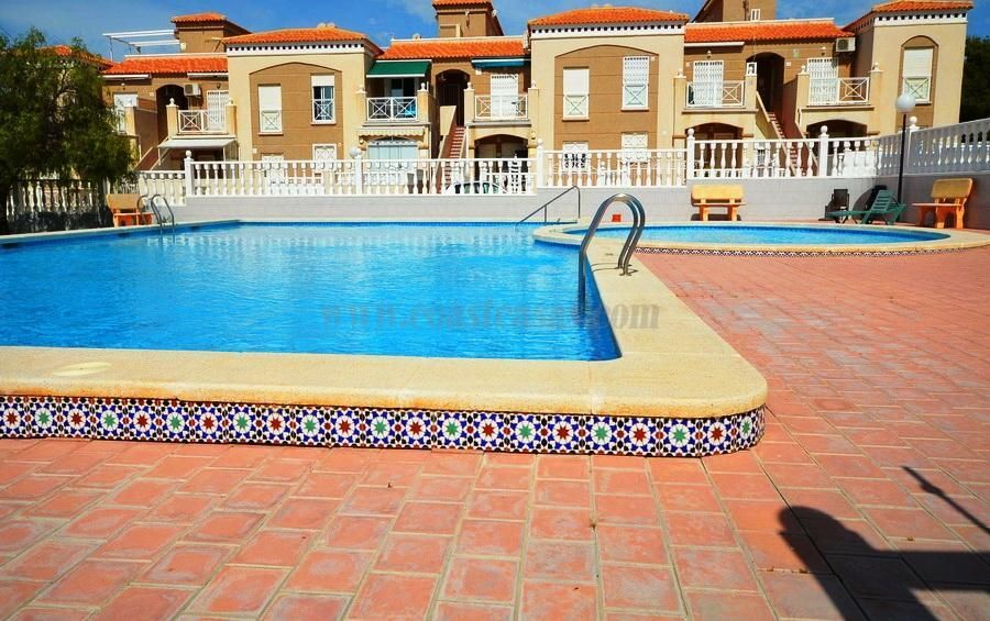 Piscina de Casa o xalet en venda en Torrevieja amb Aire condicionat, Calefacció i Terrassa
