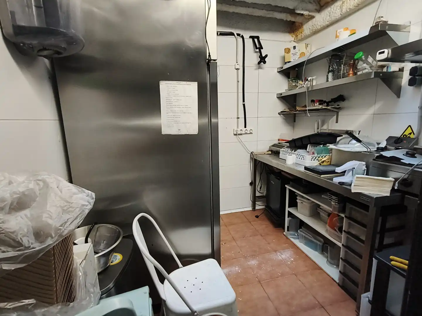 Cuina de Local de lloguer en Barcelona amb Aire condicionat i Moblat