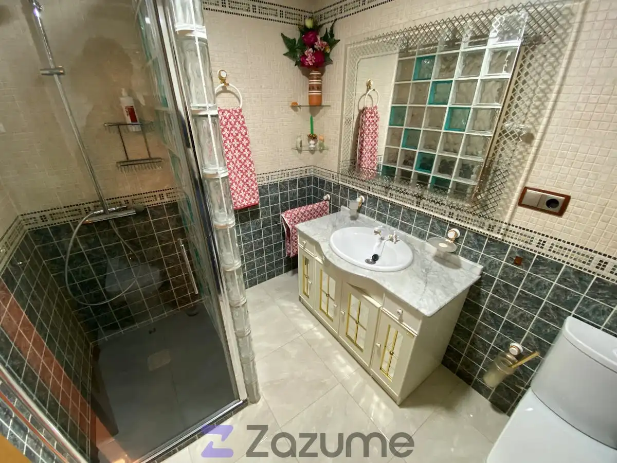 Bathroom of Flat for rent in Salamanca  with Heating, Parquet flooring and Furnished