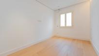 Bedroom of Flat for sale in  Madrid Capital  with Air Conditioner, Heating and Alarm