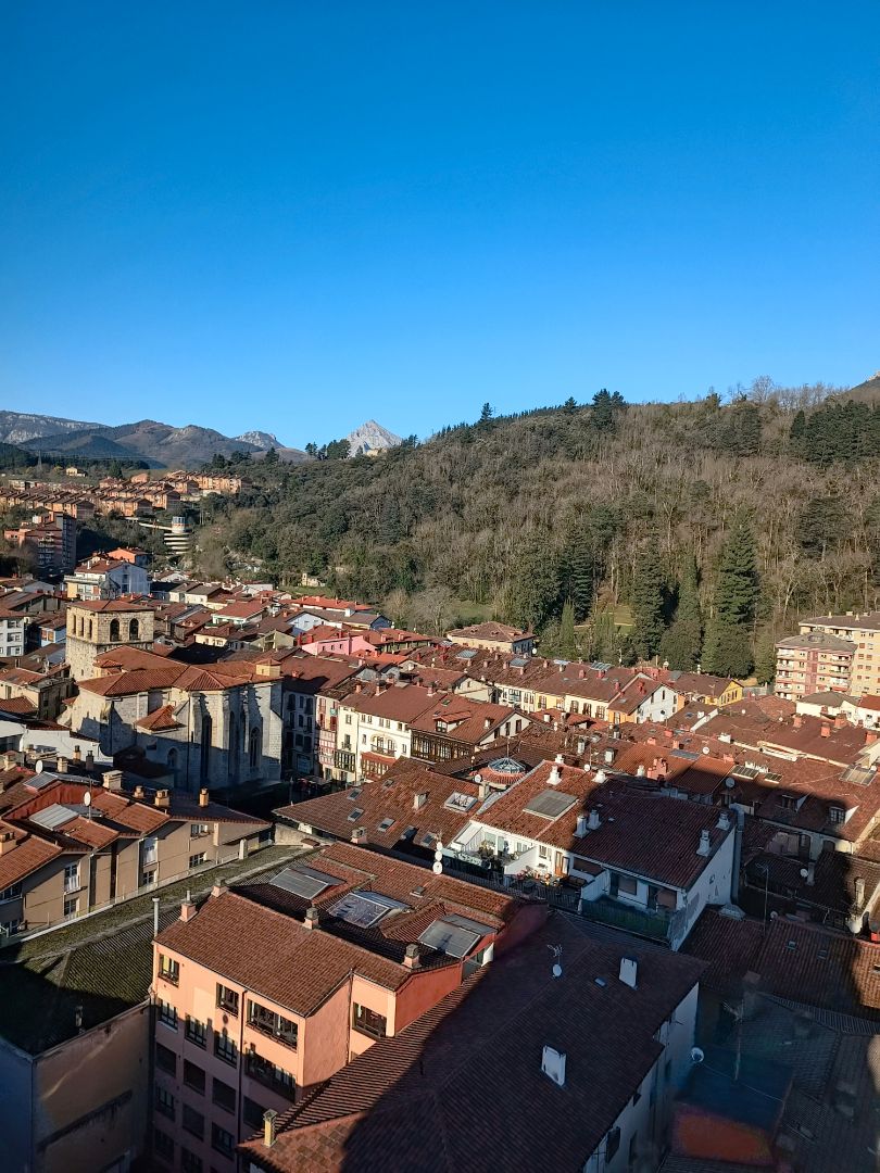 Vista exterior de Dúplex en venda en Arrasate / Mondragón amb Calefacció, Terrassa i Traster