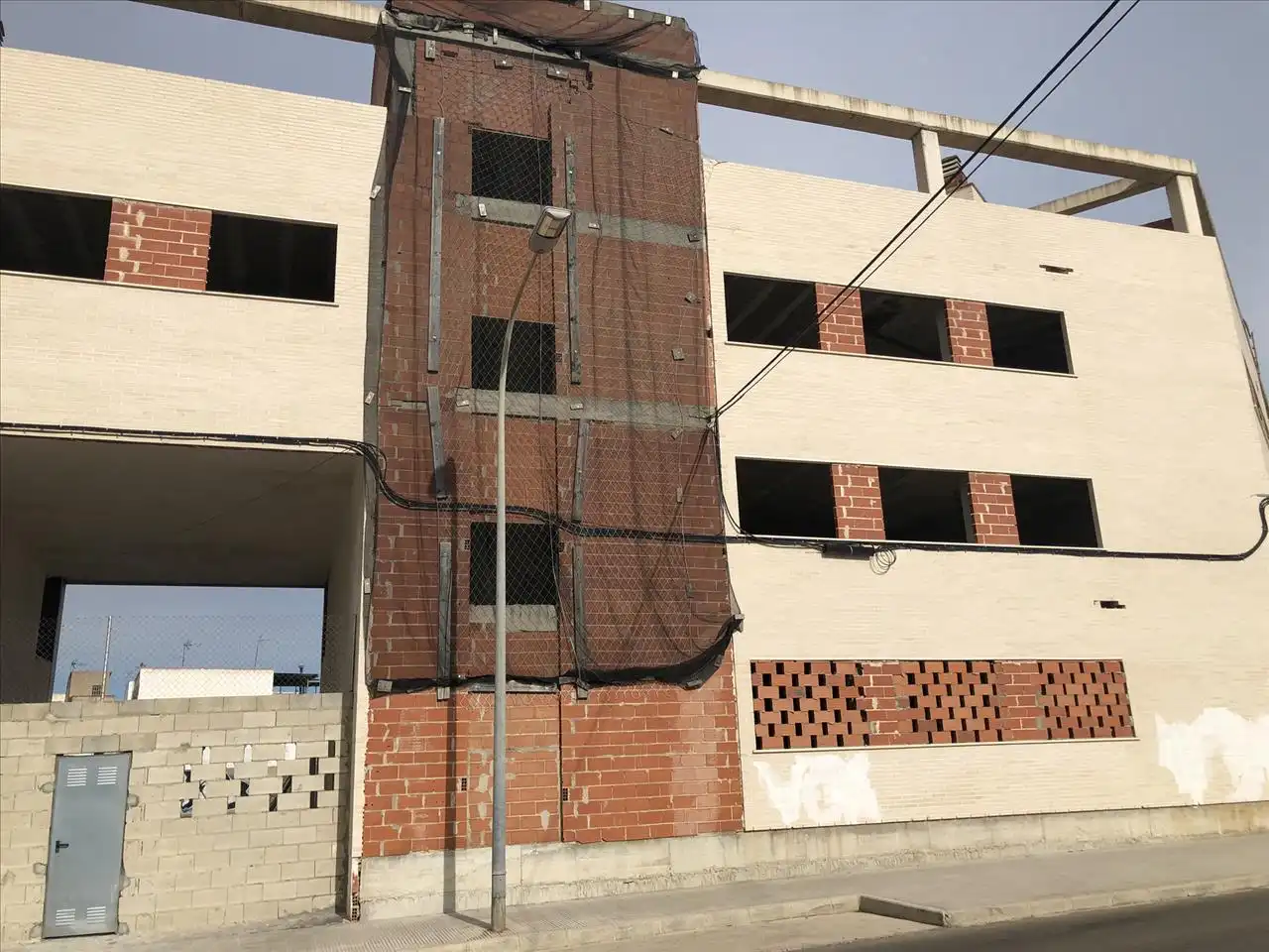 Vista exterior de Edificio en venta en Carcaixent