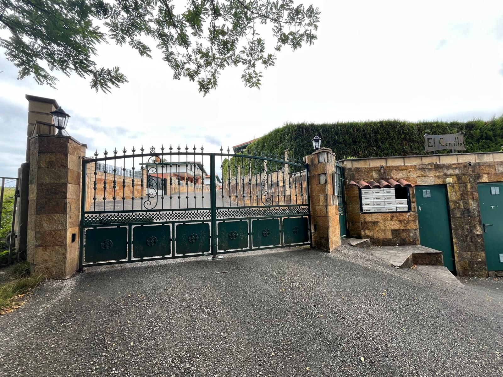 Exterior view of Single-family semi-detached for sale in Castro-Urdiales  with Heating and Private garden