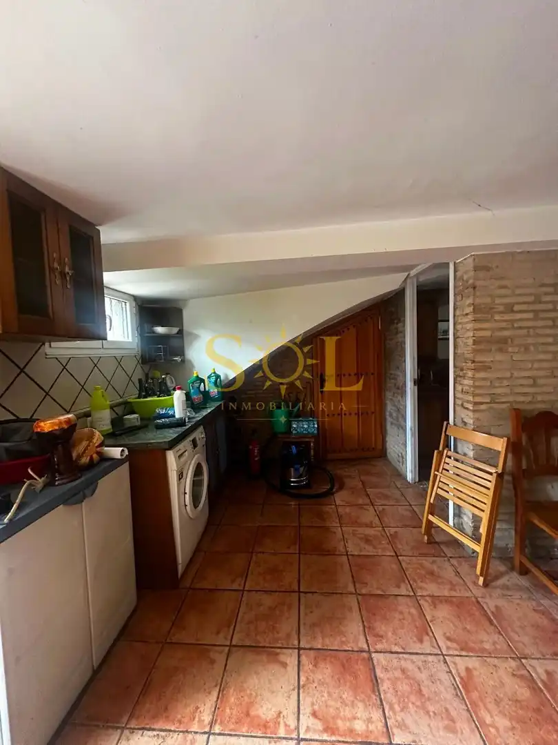 Cuina de Casa o xalet en venda en León Capital  amb Calefacció, Jardí privat i Terrassa