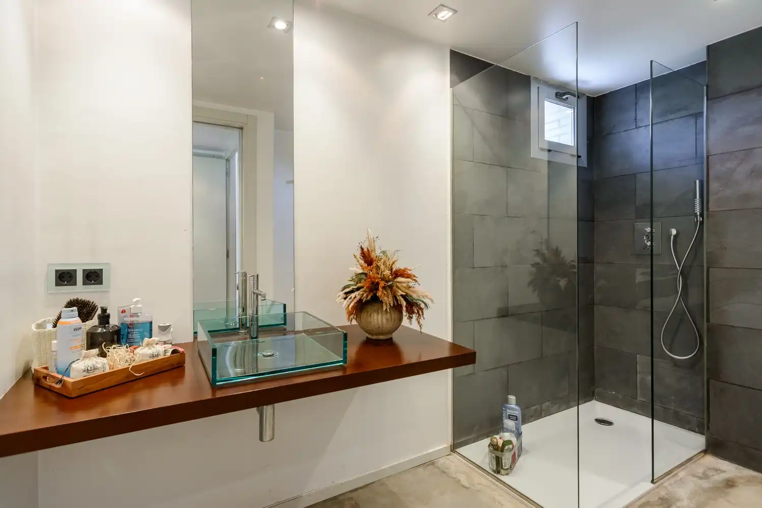 Bathroom of Houses for sale in Girona  with Air Conditioner, Heating and Storage room