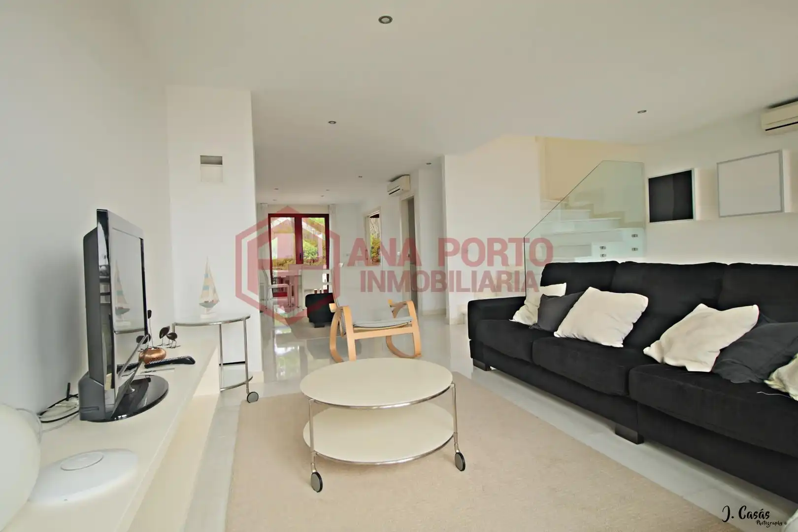 Sala d'estar de Casa adosada en venda en O Grove   amb Calefacció, Jardí privat i Parquet