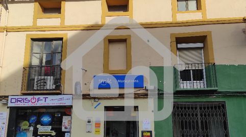 Edificio con 2 Viviendas y 3 Locales Comerciales en Calle Constitución, Requena, imagen 2