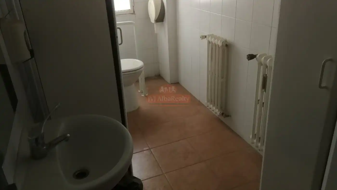 Badezimmer von Büro zur Miete in Albacete mit Klimaanlage