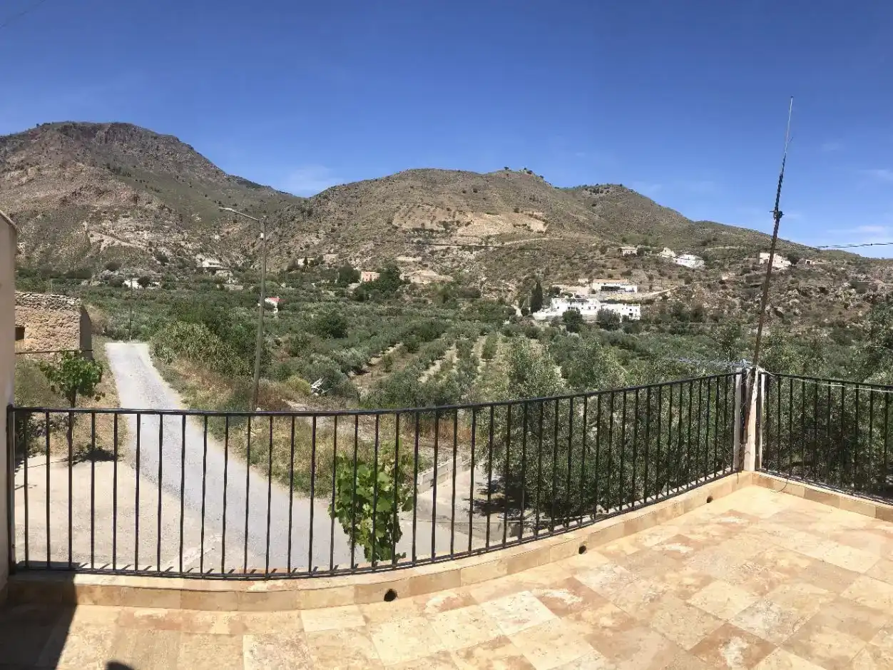 Vista exterior de Pis en venda en Oria amb Aire condicionat i Balcó