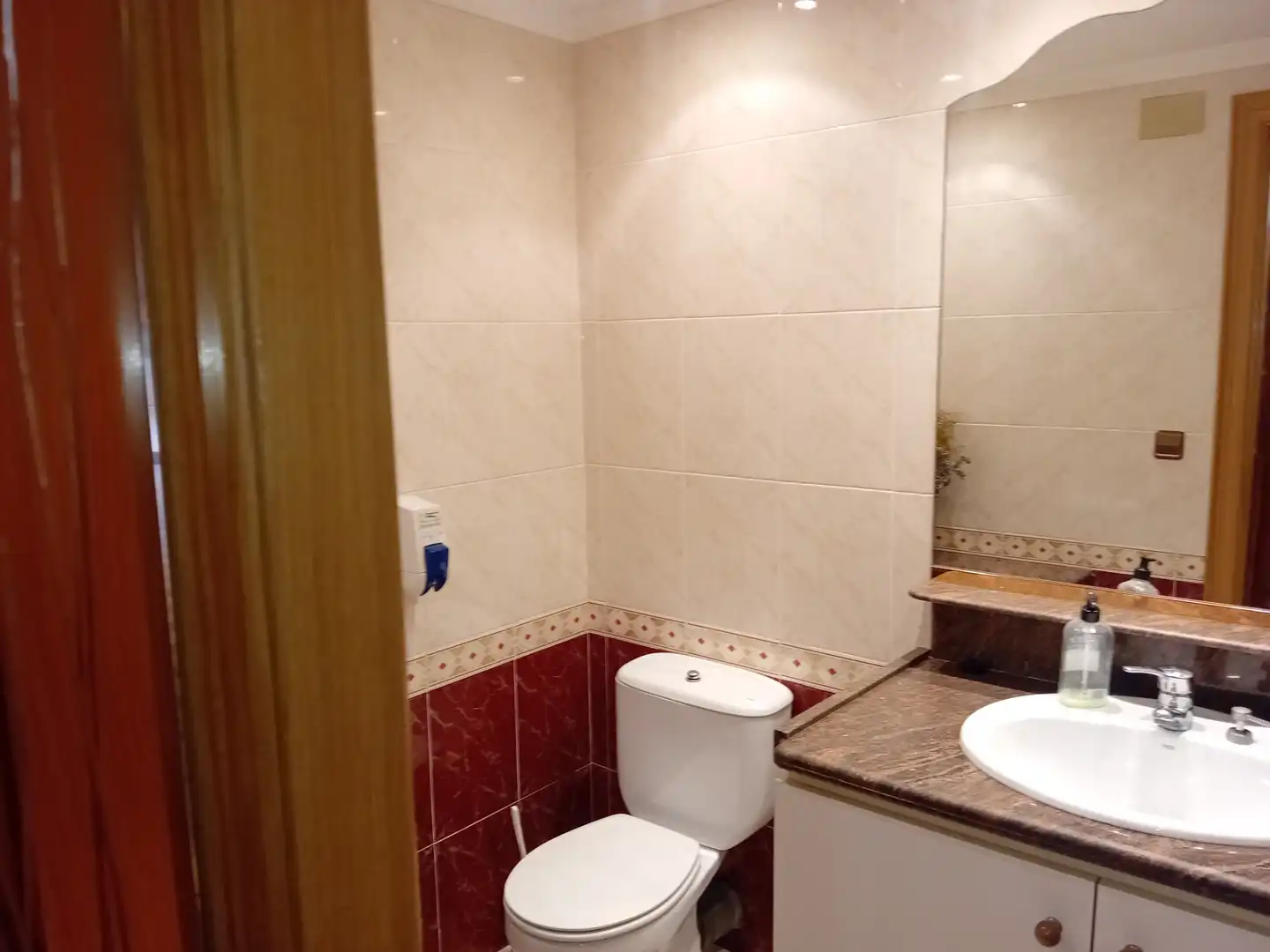 Baño de Casa adosada en venta en Salt con Calefacción, Terraza y Trastero