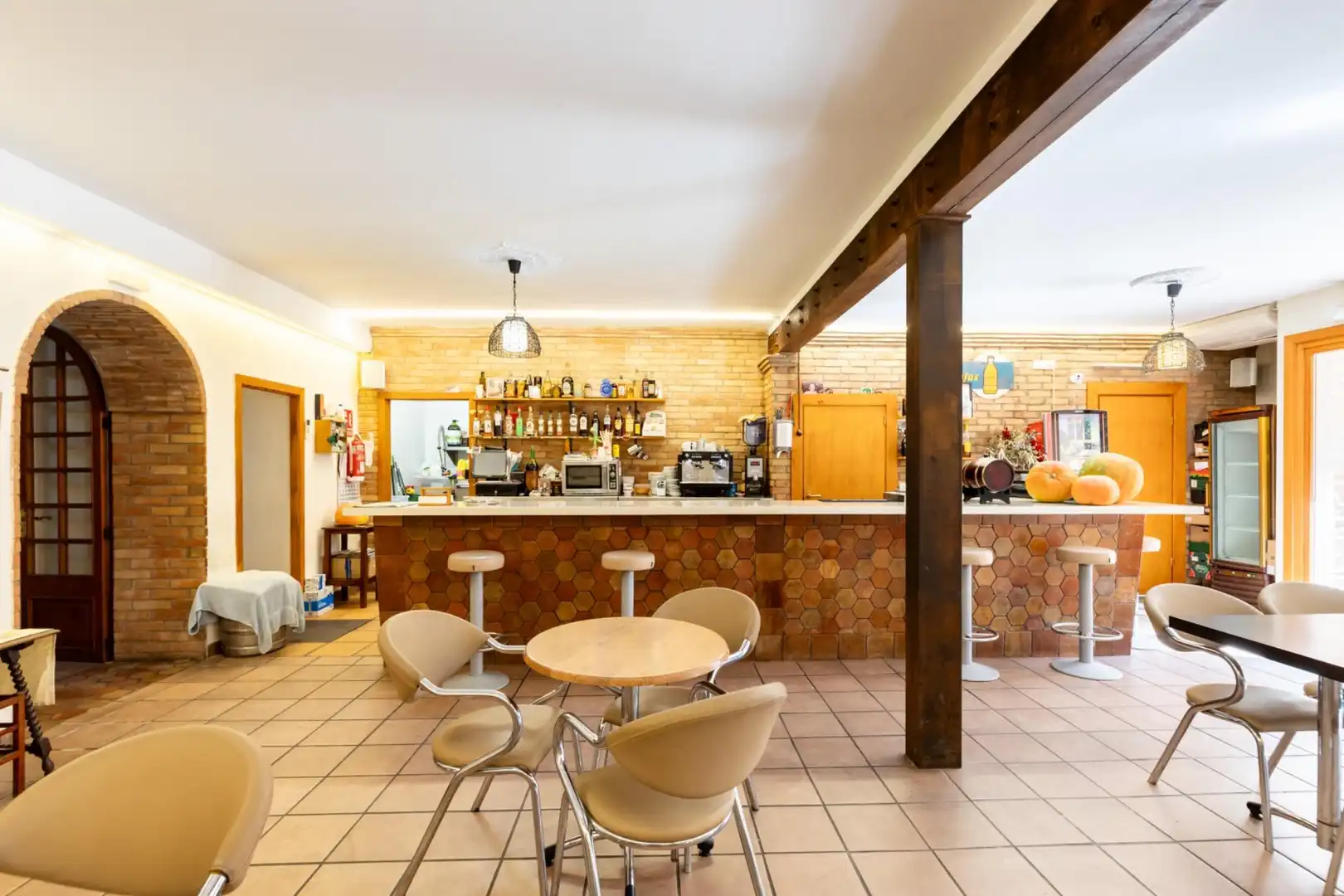 Local comercial en traspàs a Camí de N'Olesa, imagen 14