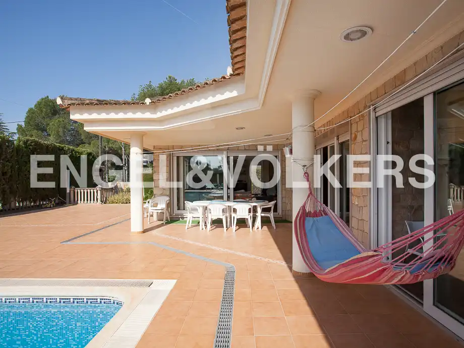 Vista exterior de Casa o chalet en venta en Serra con Calefacción, Jardín privado y Trastero