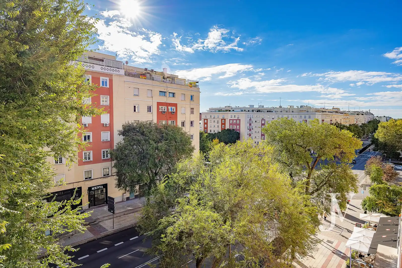Vista exterior de Pis en venda en Madrid amb Calefacció i Moblat
