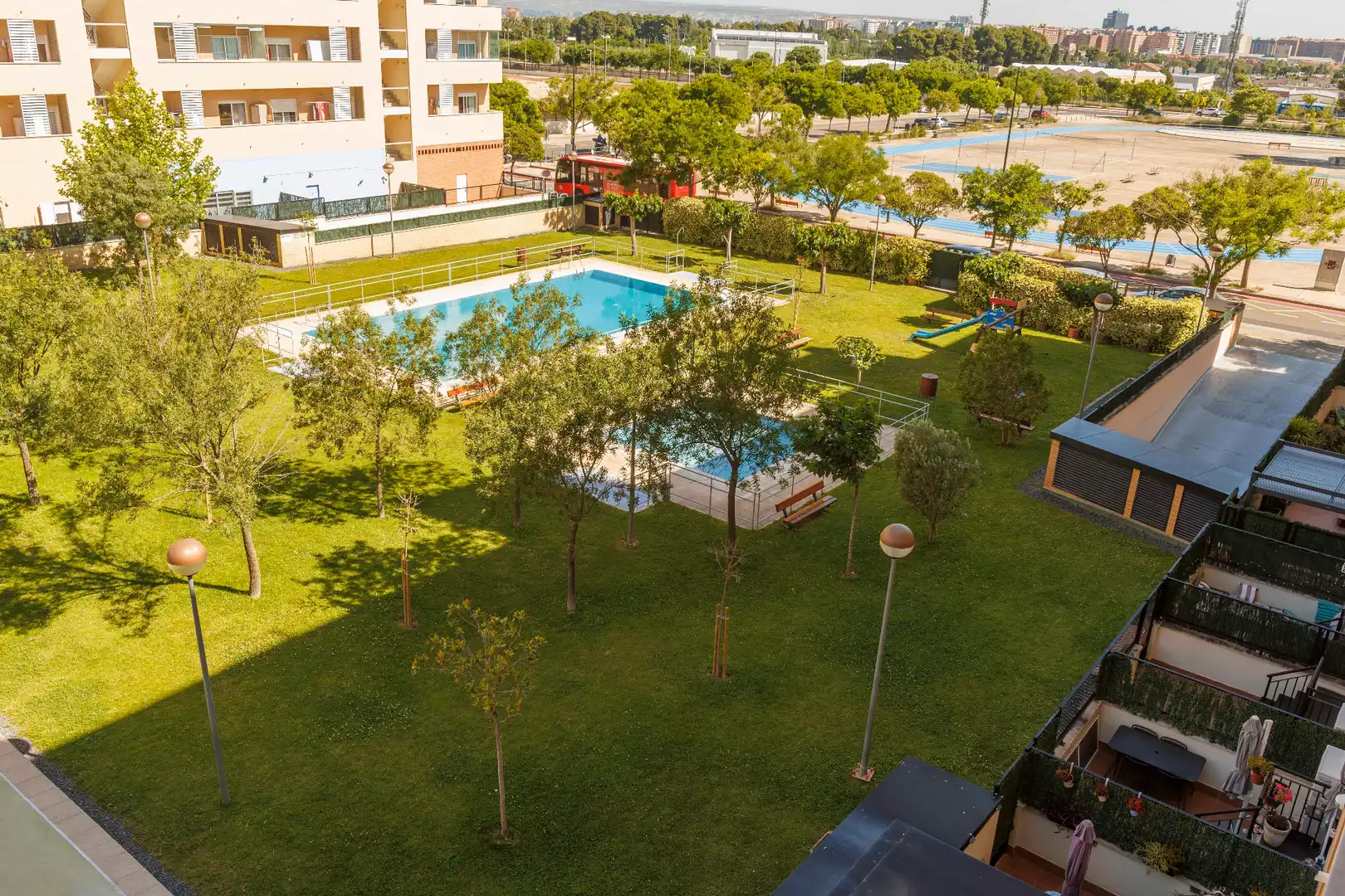Piscina de Apartamento en venta en Zaragoza con Aire acondicionado, Calefacción y Horno