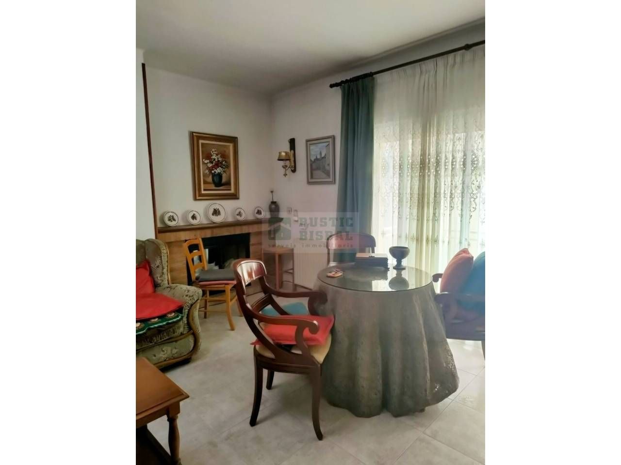 Sala d'estar de Pis en venda en La Bisbal d'Empordà amb Calefacció i Balcó