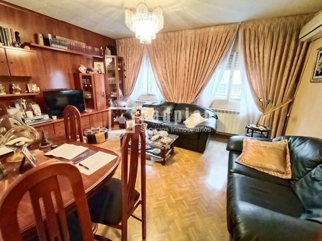Living room of Flat for sale in  Madrid Capital  with Air Conditioner, Heating and Parquet flooring