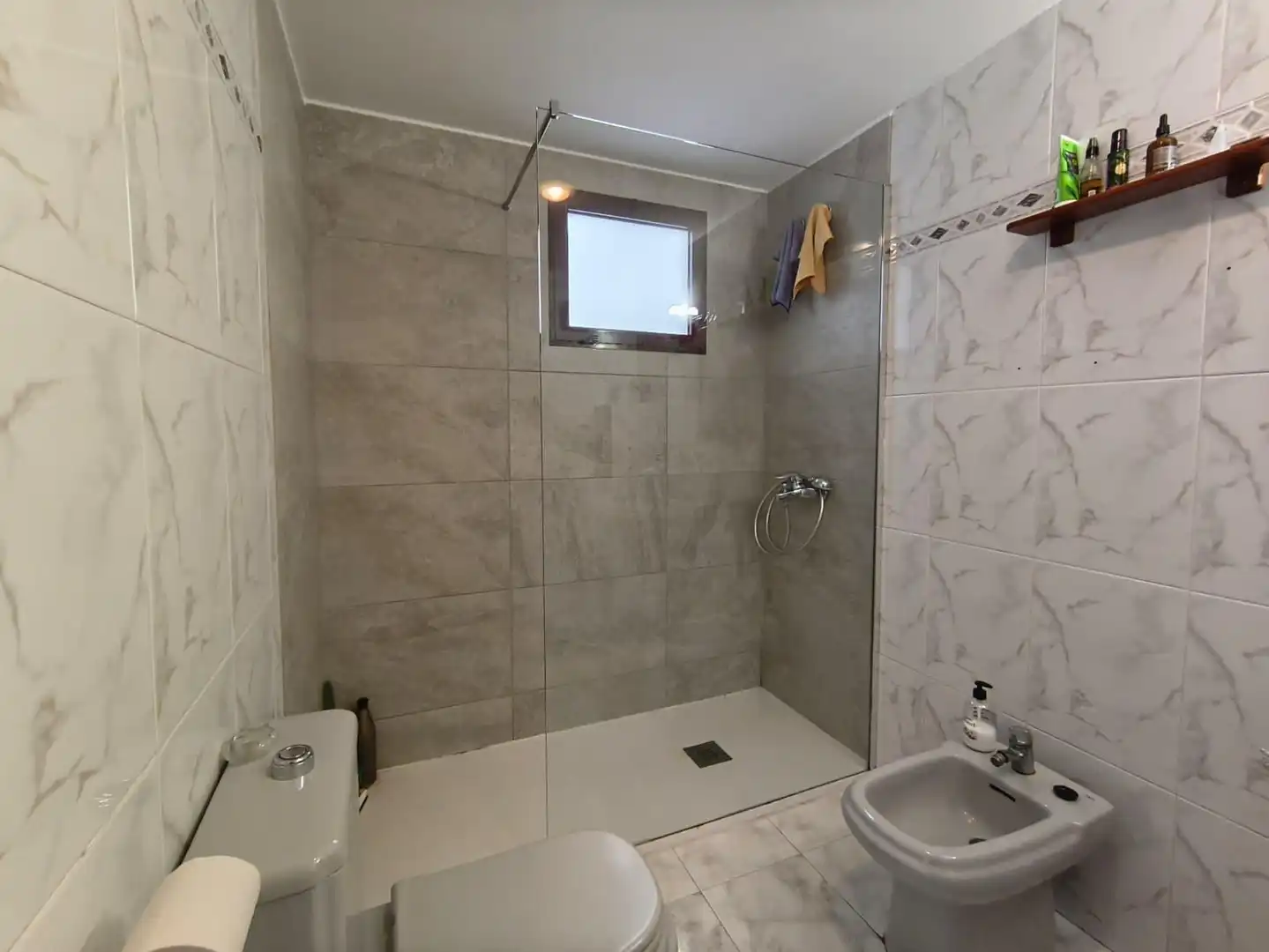 Badezimmer von Wohnung zur Miete in Gandia mit Klimaanlage, Möbliert und Balkon