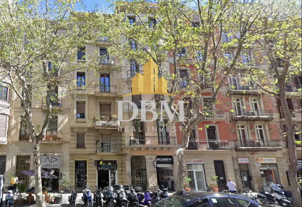 Vista exterior de Piso en venta en Barcelona