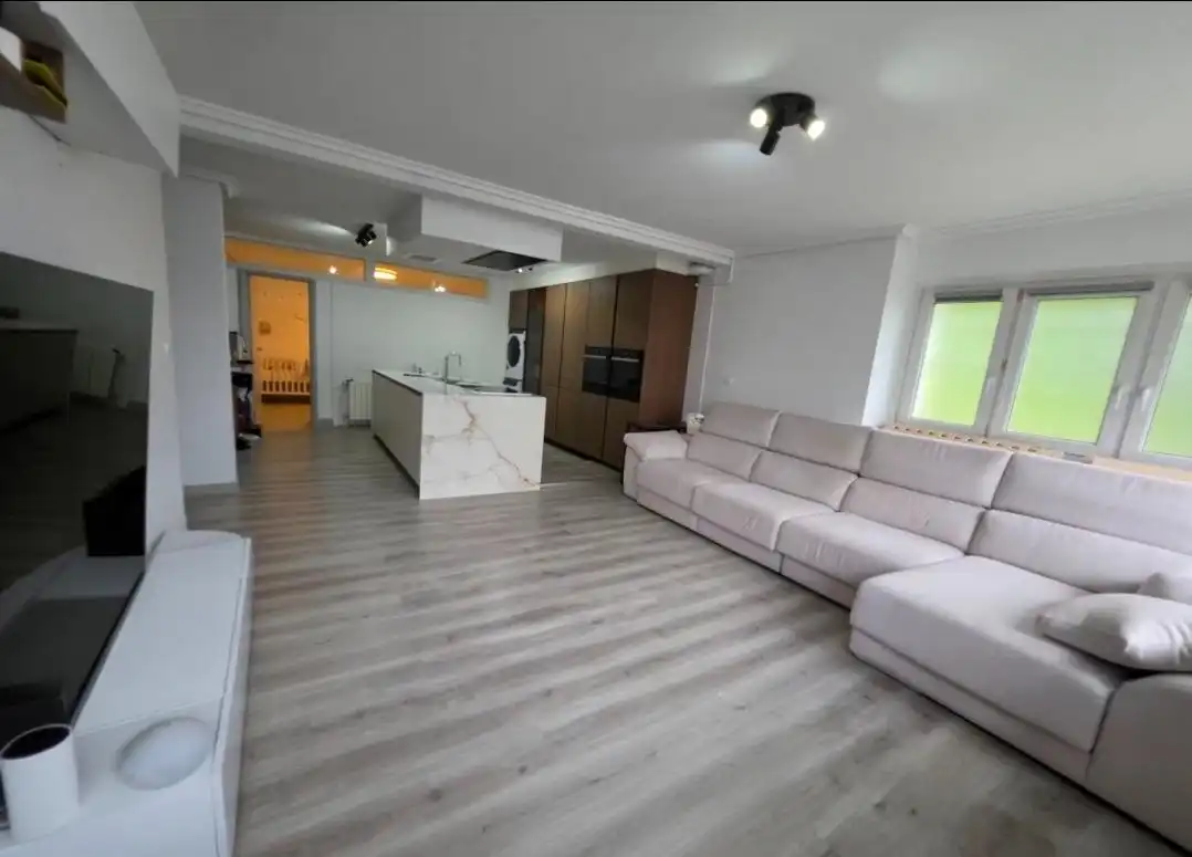 Sala de estar de Piso en venta en Basauri  con Calefacción, Parquet y Amueblado