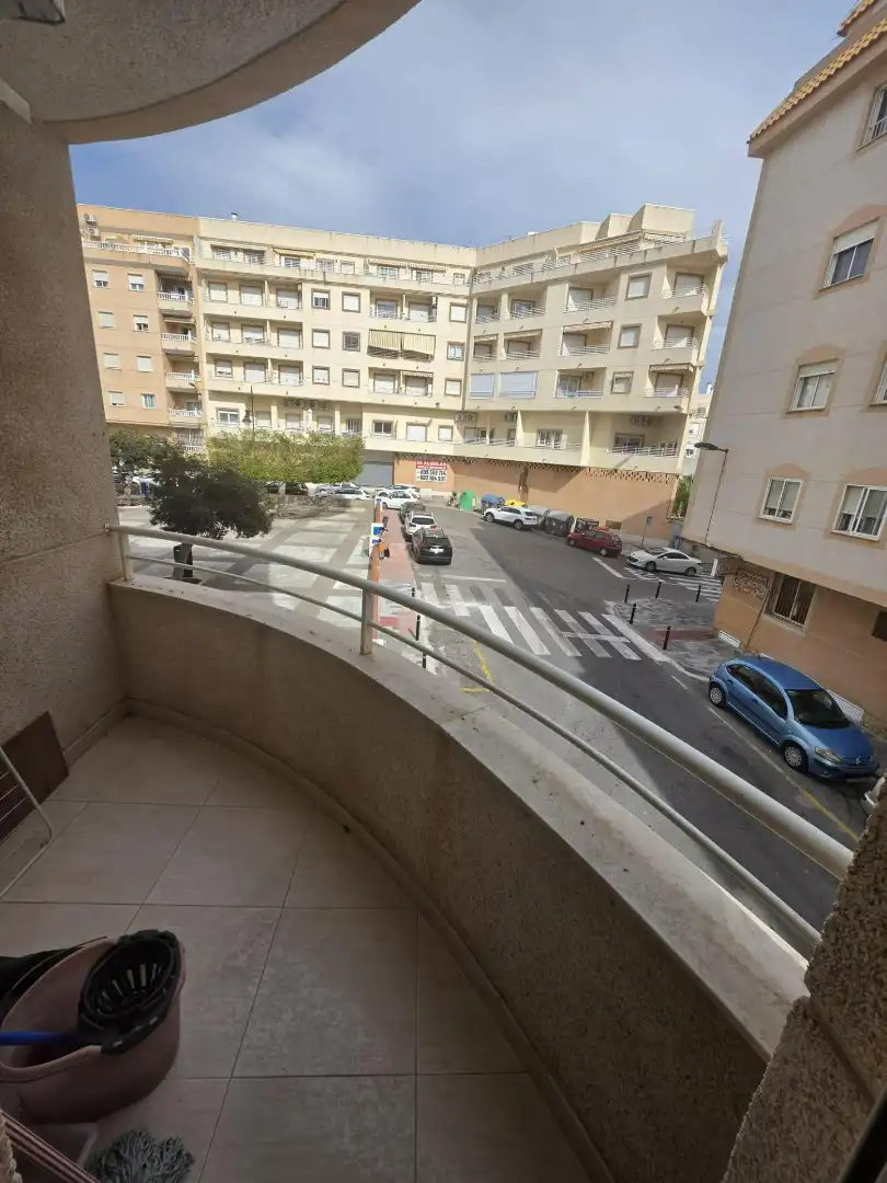 Vista exterior de Piso en venta en Torrevieja con Terraza y Amueblado