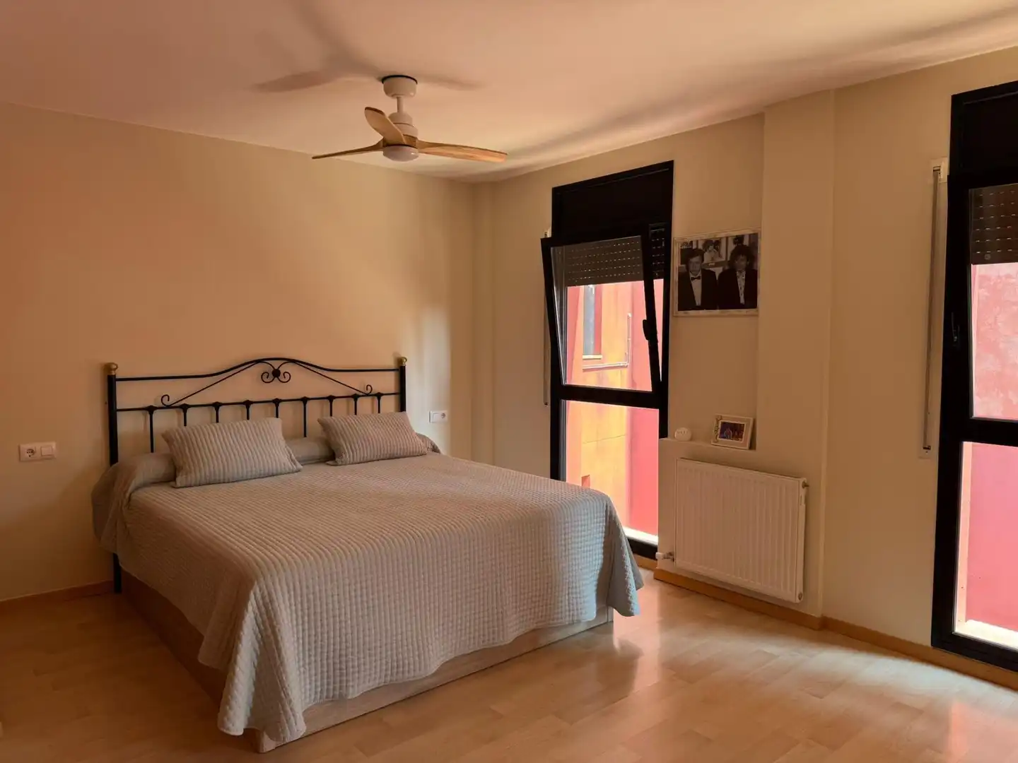 Bedroom of Flat for sale in Figueres