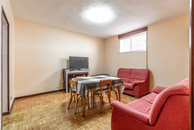 Piso en Venta en Calle De La Marañosa en Palomeras Bajas