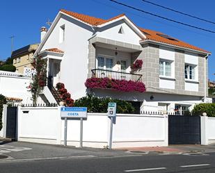 Exterior view of House or chalet for sale in Sanxenxo  with Heating, Private garden and Parquet flooring