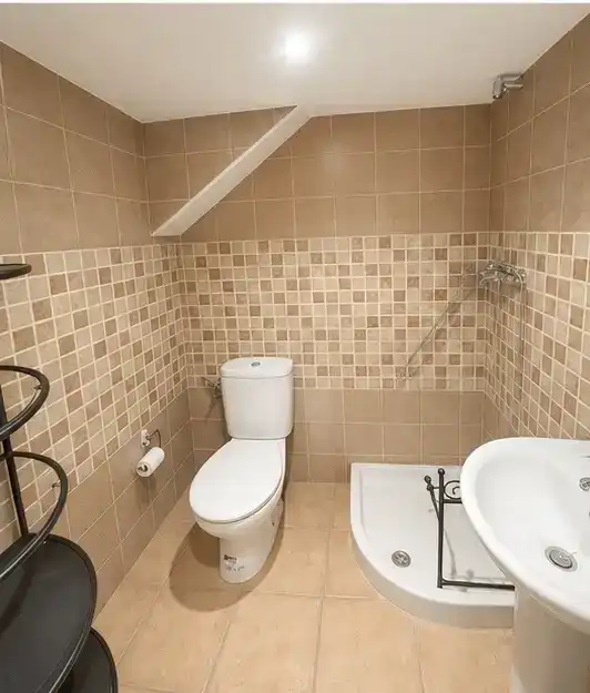Bany de Casa o xalet en venda en Lardero amb Aire condicionat, Piscina i Balcó