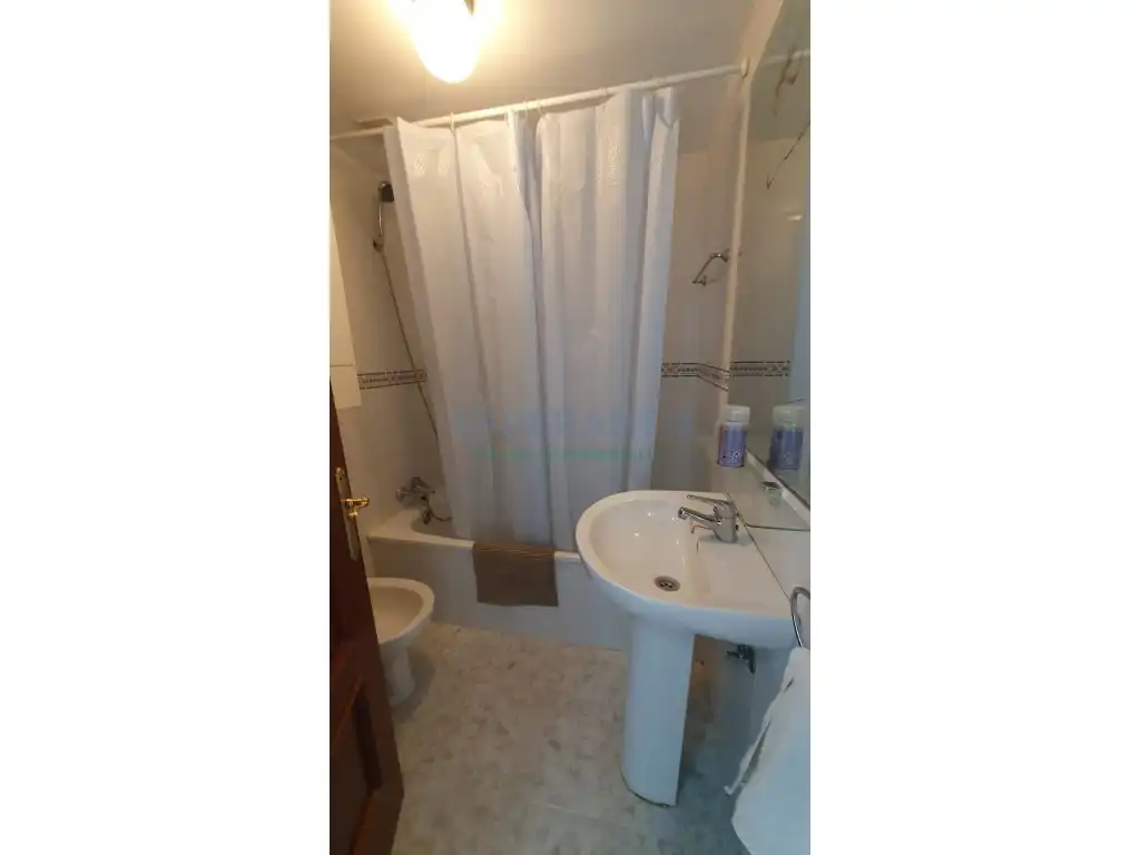 Bany de Apartament de lloguer en Benalmádena amb Moblat
