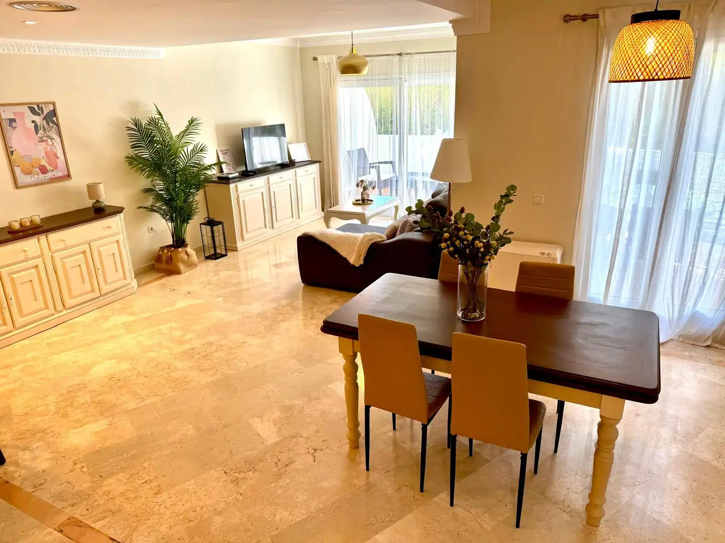 Comedor de Dúplex de alquiler en Marbella con Piscina, Amueblado y Piscina comunitaria