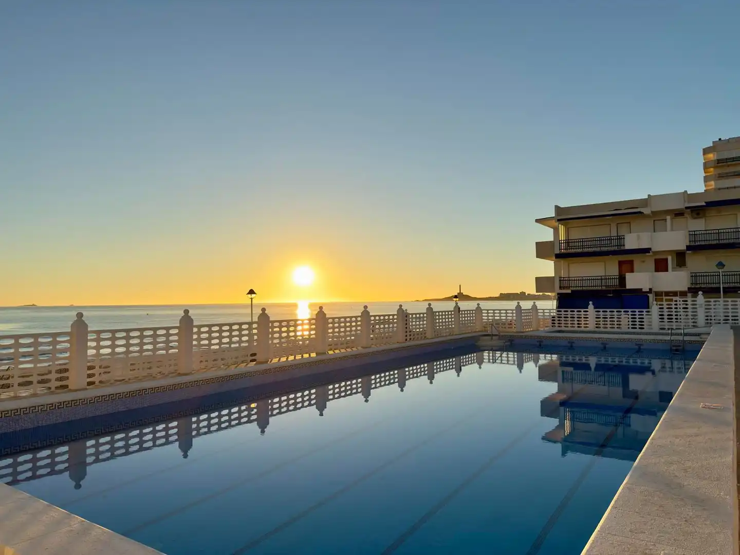 Piscina de Apartament en venda en La Manga del Mar Menor amb Aire condicionat, Calefacció i Terrassa