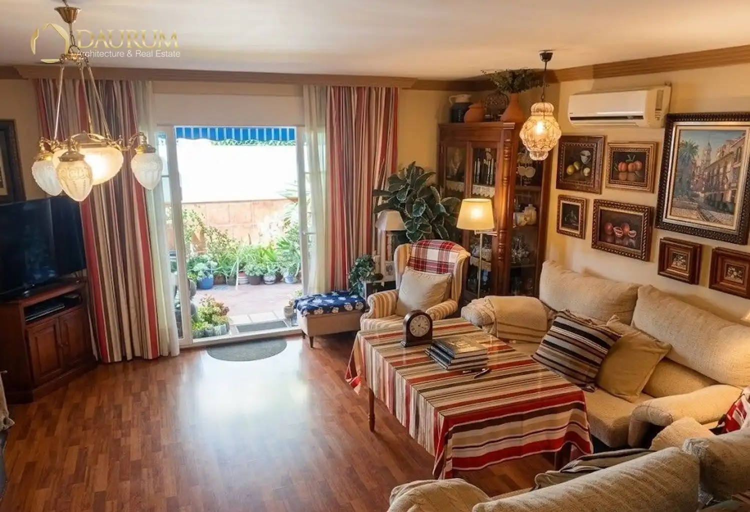Sala de estar de Casa adosada en venta en Málaga con Aire acondicionado, Calefacción y Terraza