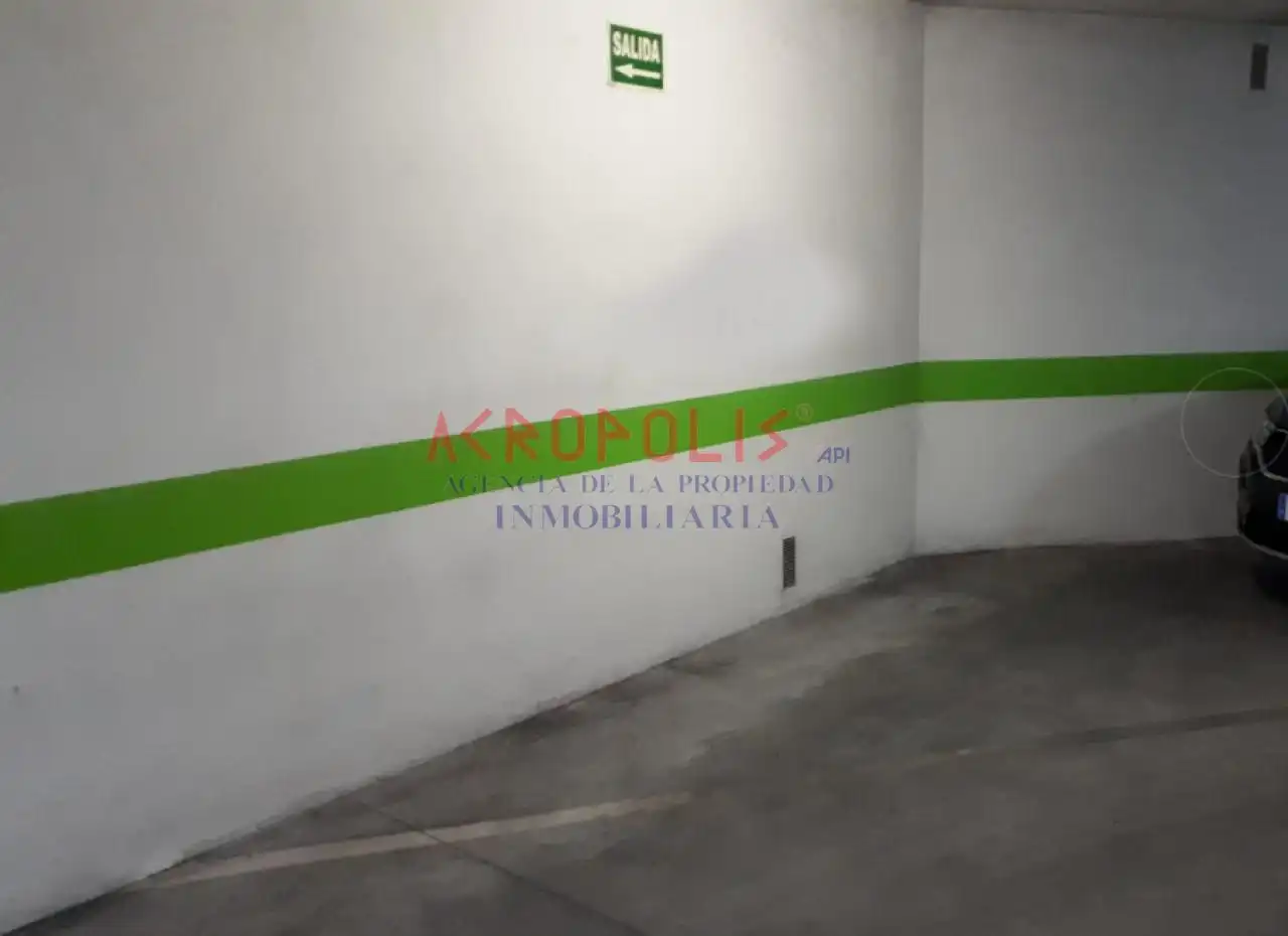 Aparcament amb ascensor en venda a Calle de Olleros, imagen 2