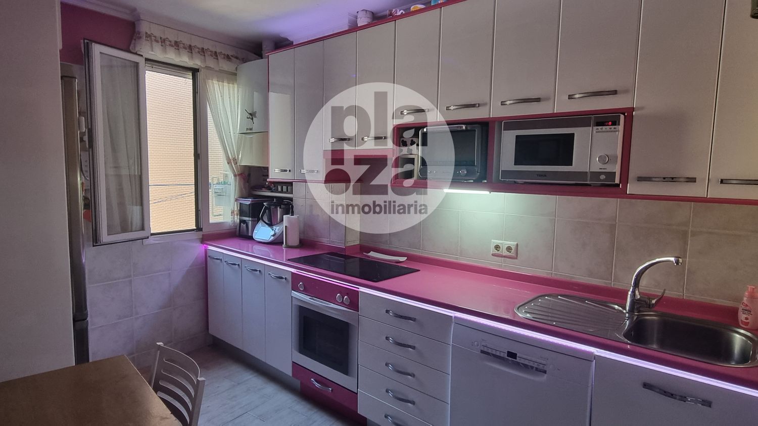 Kitchen of Flat for sale in Burgos Capital  with Heating