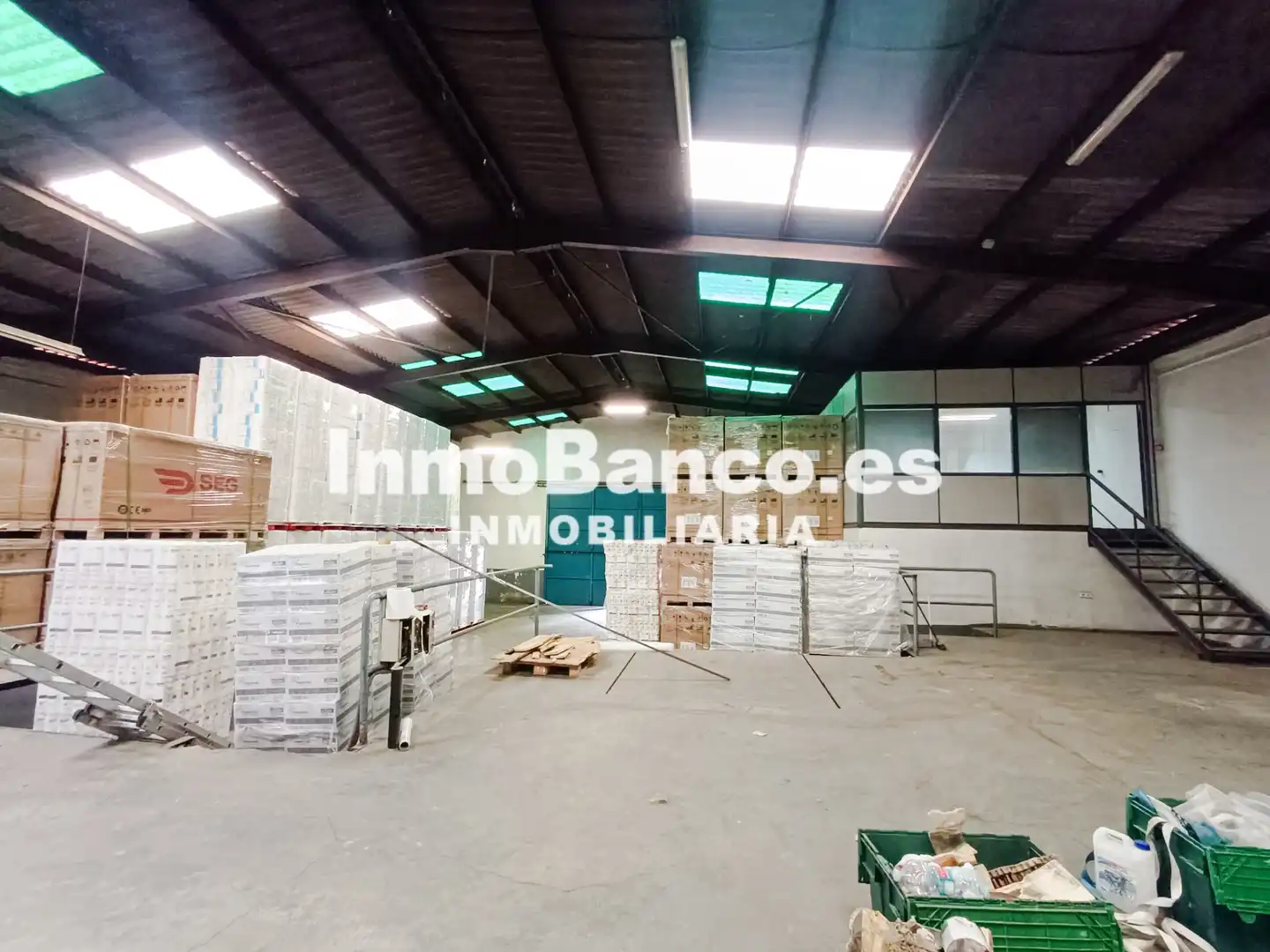 Exterior view of Industrial buildings for sale in Quart de Poblet