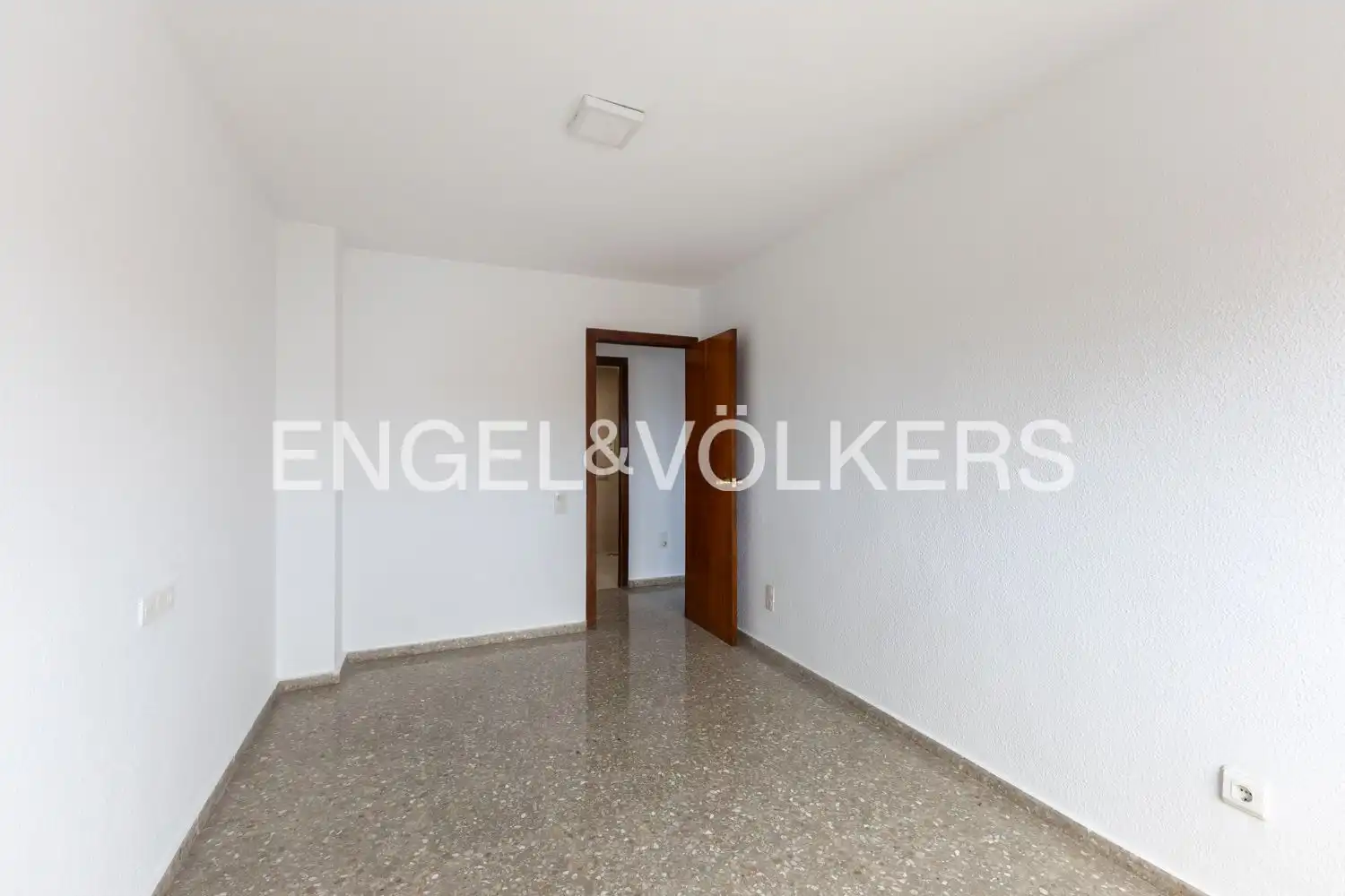 Attic for rent in Valencia  with Air Conditioner, Heating and Terrace