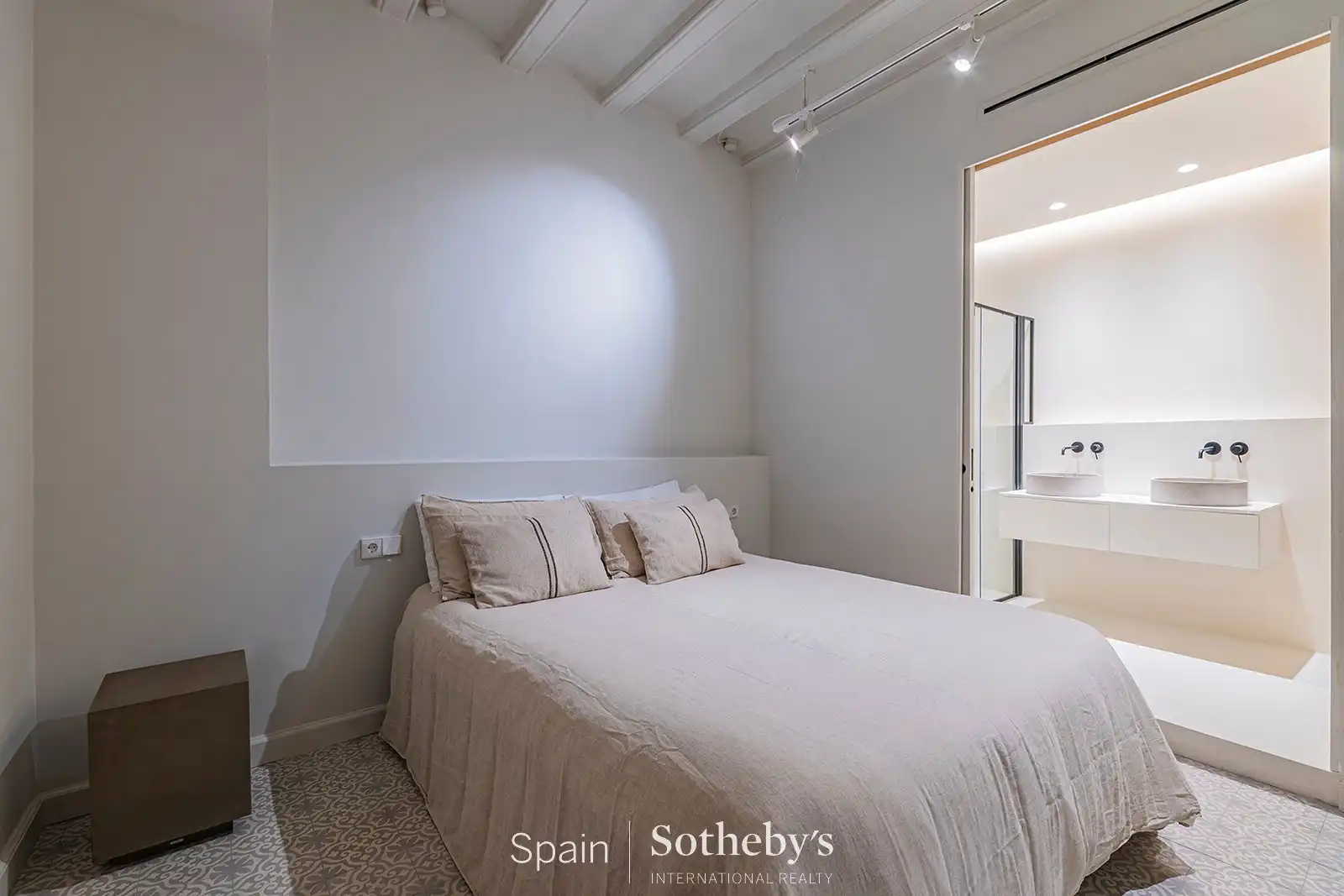 Dormitori de Apartament en venda en Barcelona amb Aire condicionat i Calefacció