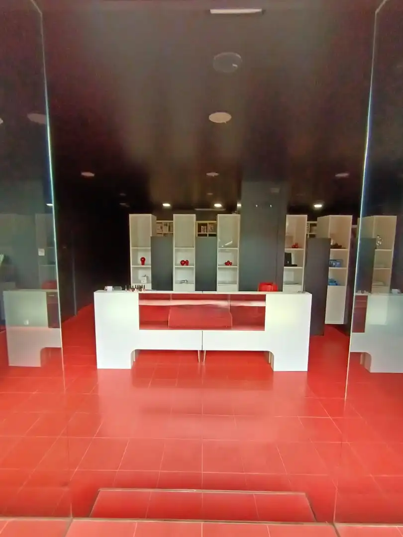 Local comercial de lloguer a Calella, imagen 2