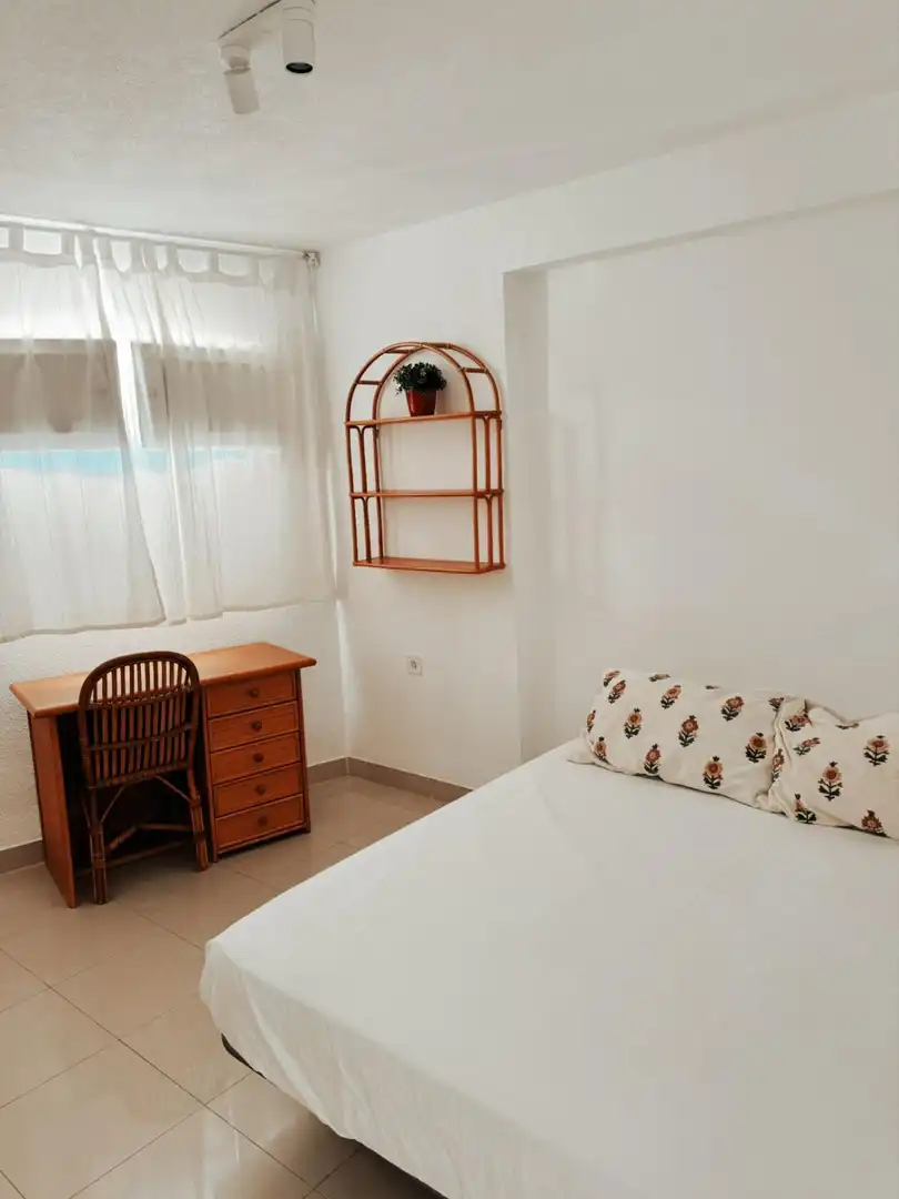 Habitación de Piso de alquiler en Alicante / Alacant con Terraza y Amueblado