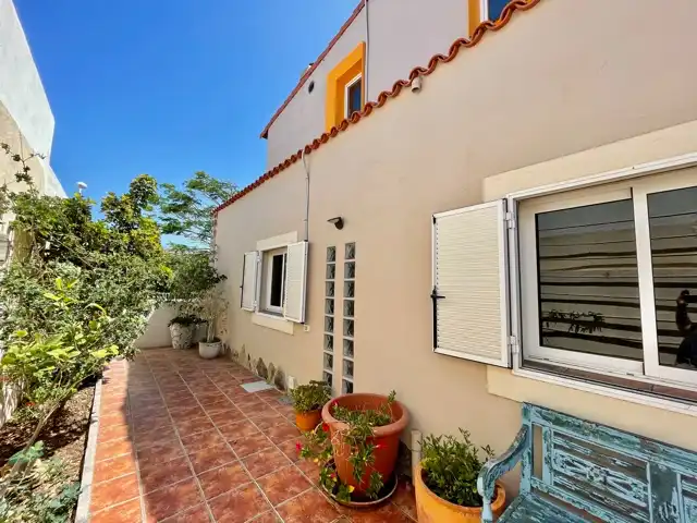 Vista exterior de Casa adosada en venda en Granadilla de Abona amb Jardí privat, Terrassa i Piscina
