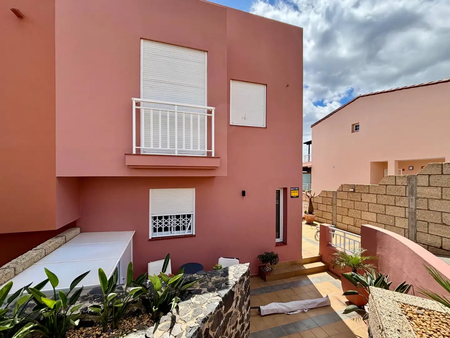 Vista exterior de Casa adosada en venta en Candelaria con Aire acondicionado, Terraza y Piscina