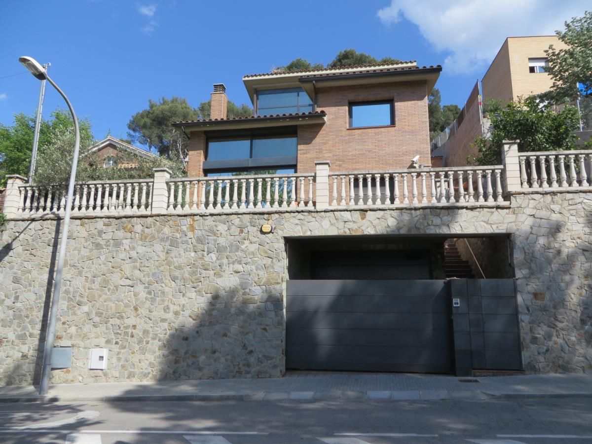 Vista exterior de Pis en venda en Cerdanyola del Vallès