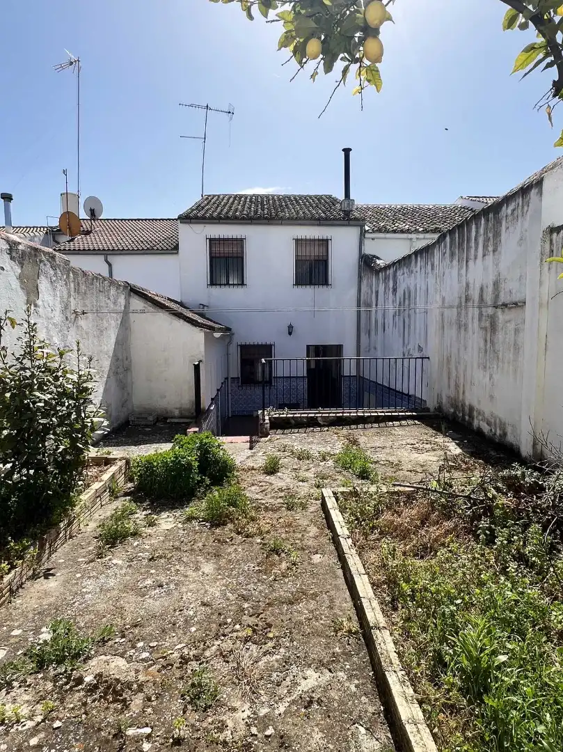 Vista exterior de Casa o xalet en venda en Lora de Estepa amb Jardí privat i Traster