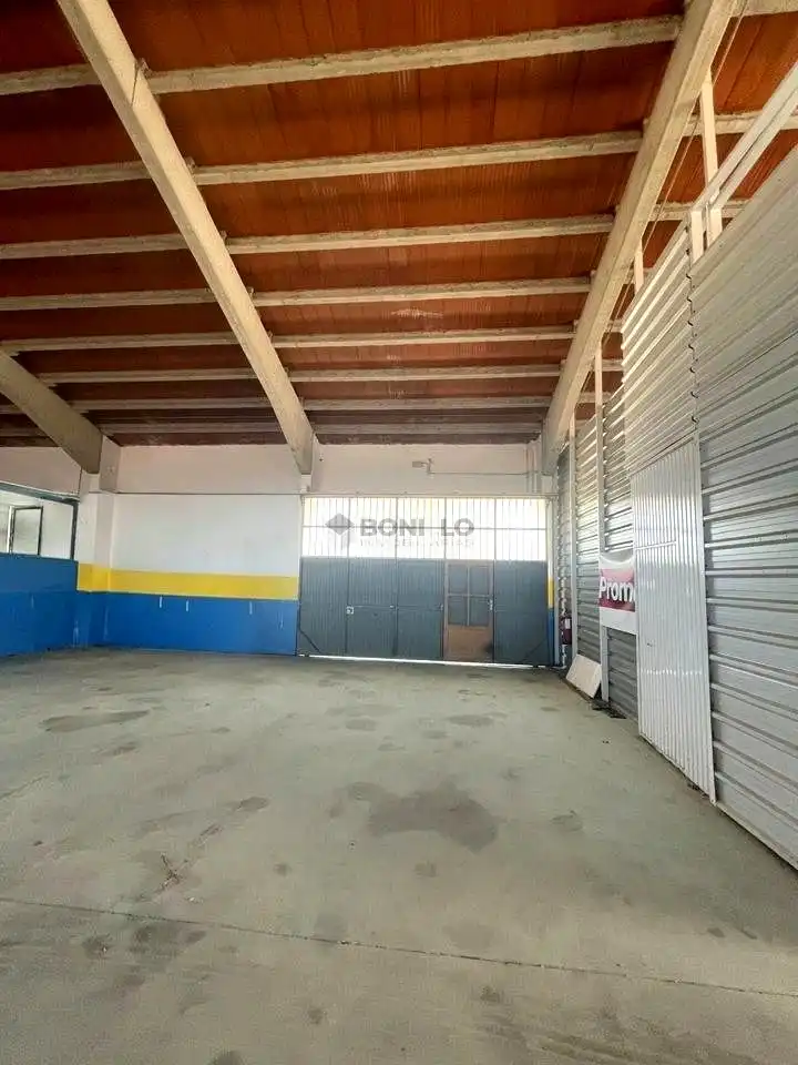 Fabrikhallen zur Miete in Centro