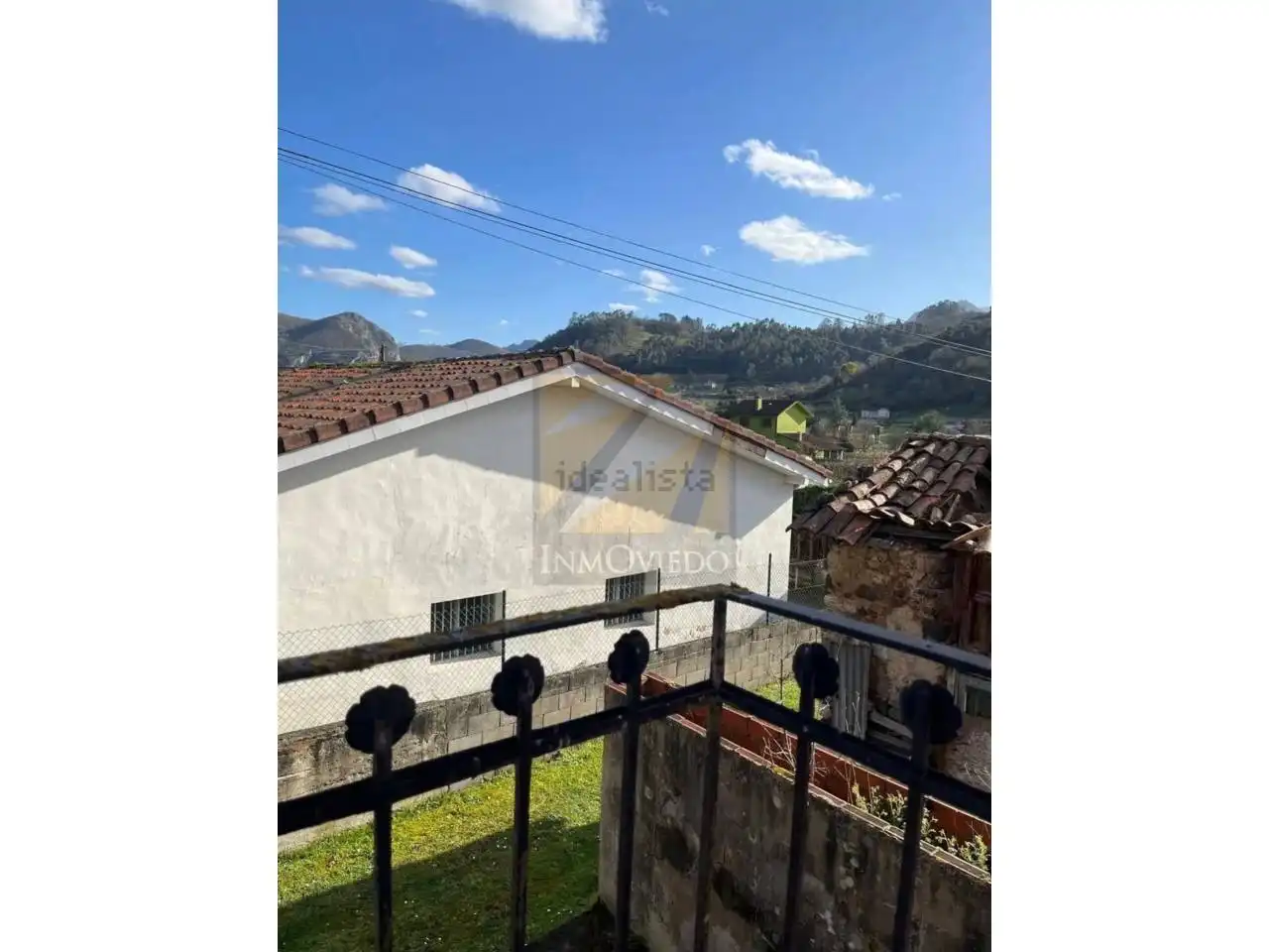 Vista exterior de Casa o xalet en venda en Oviedo  amb Terrassa