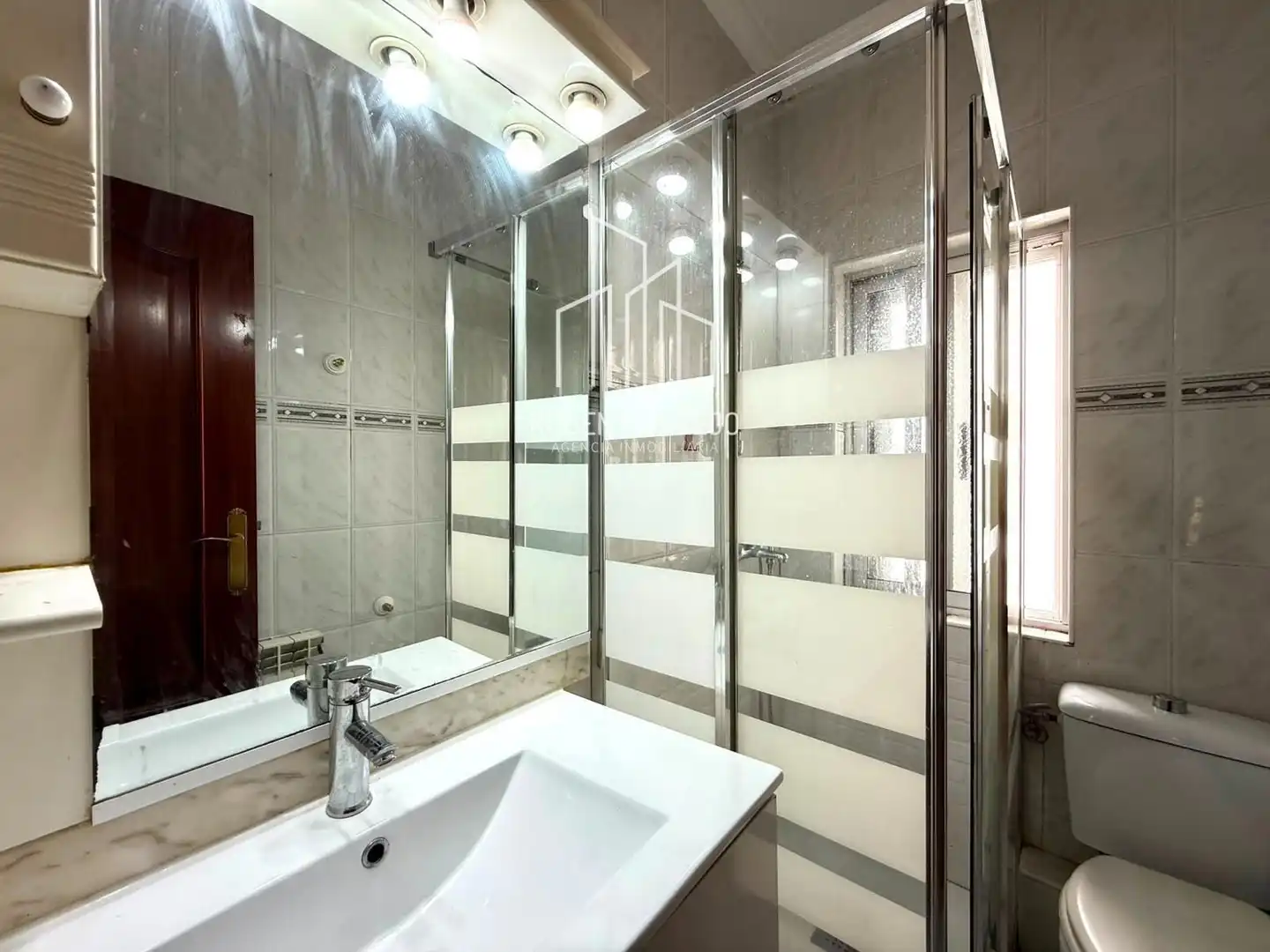 Baño de Piso de alquiler en Salamanca con Calefacción, Parquet y Terraza