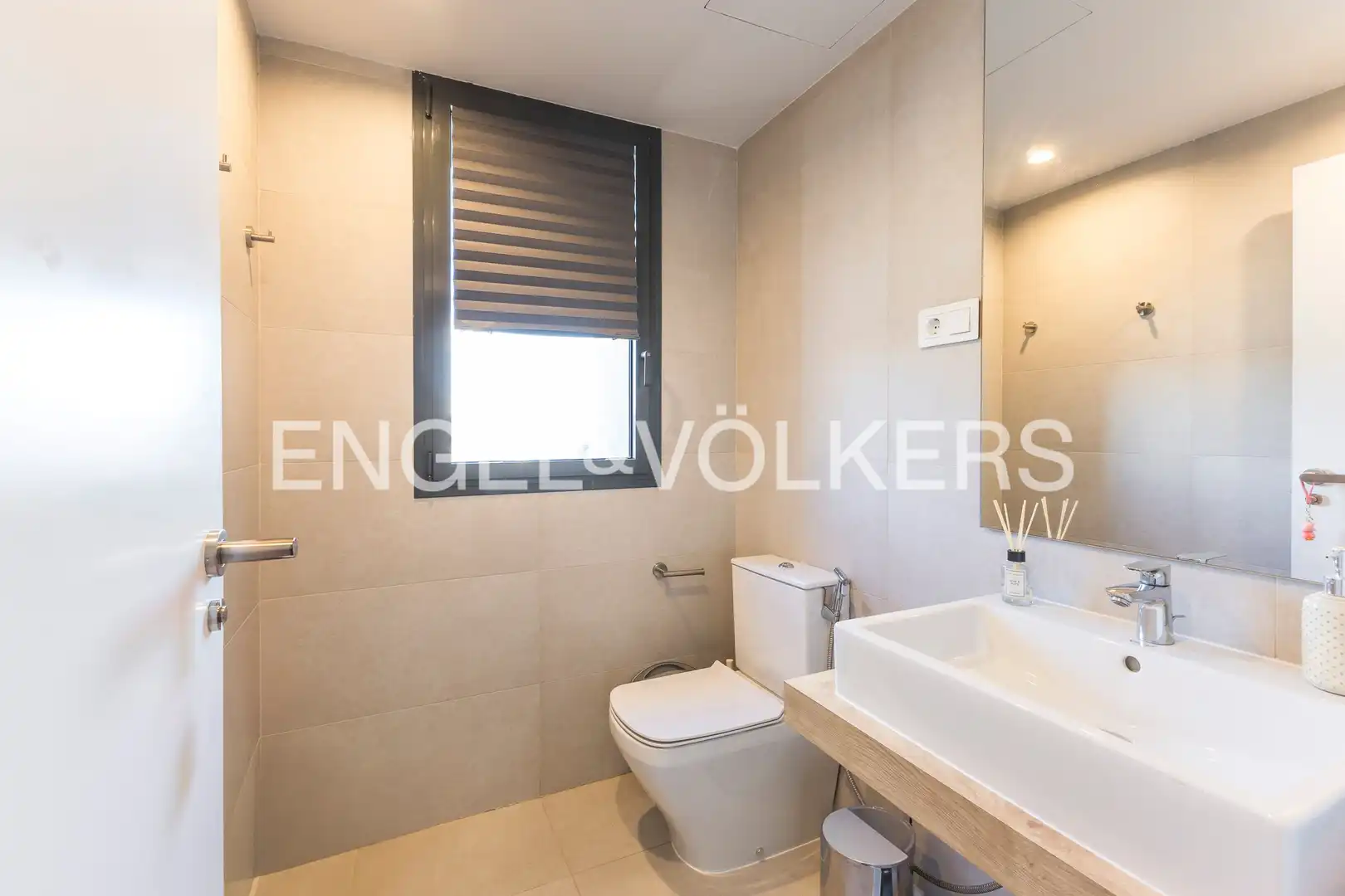 Baño de Dúplex en venta en Madrid con Calefacción, Jardín privado y Terraza